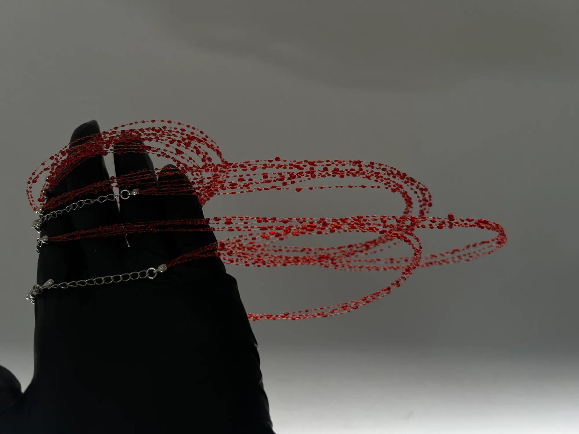 Красный браслет — драматичная съёмка